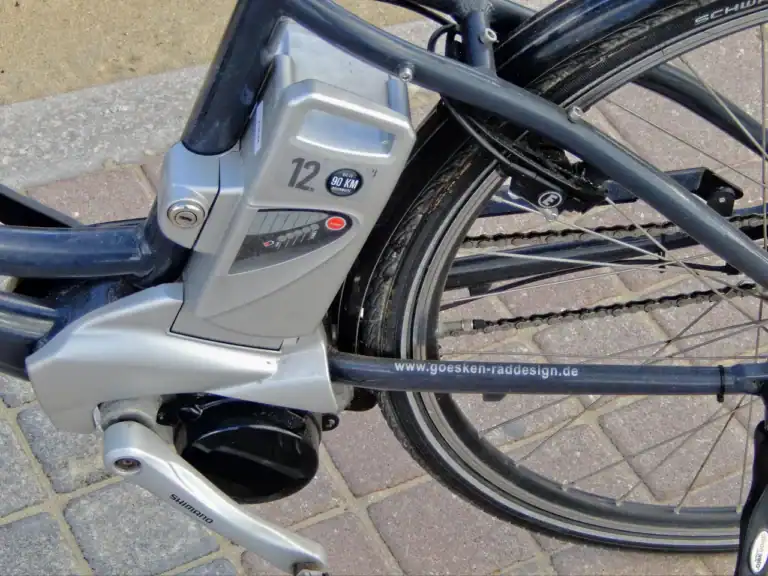bateria de bicicleta elétrica: bateria de lítio montada no quadro de uma e-bike